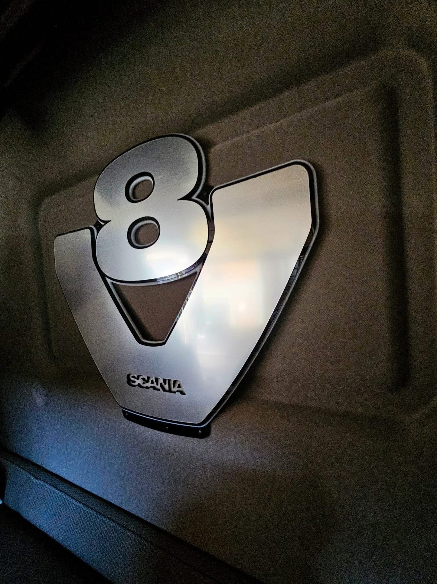 V8 light board