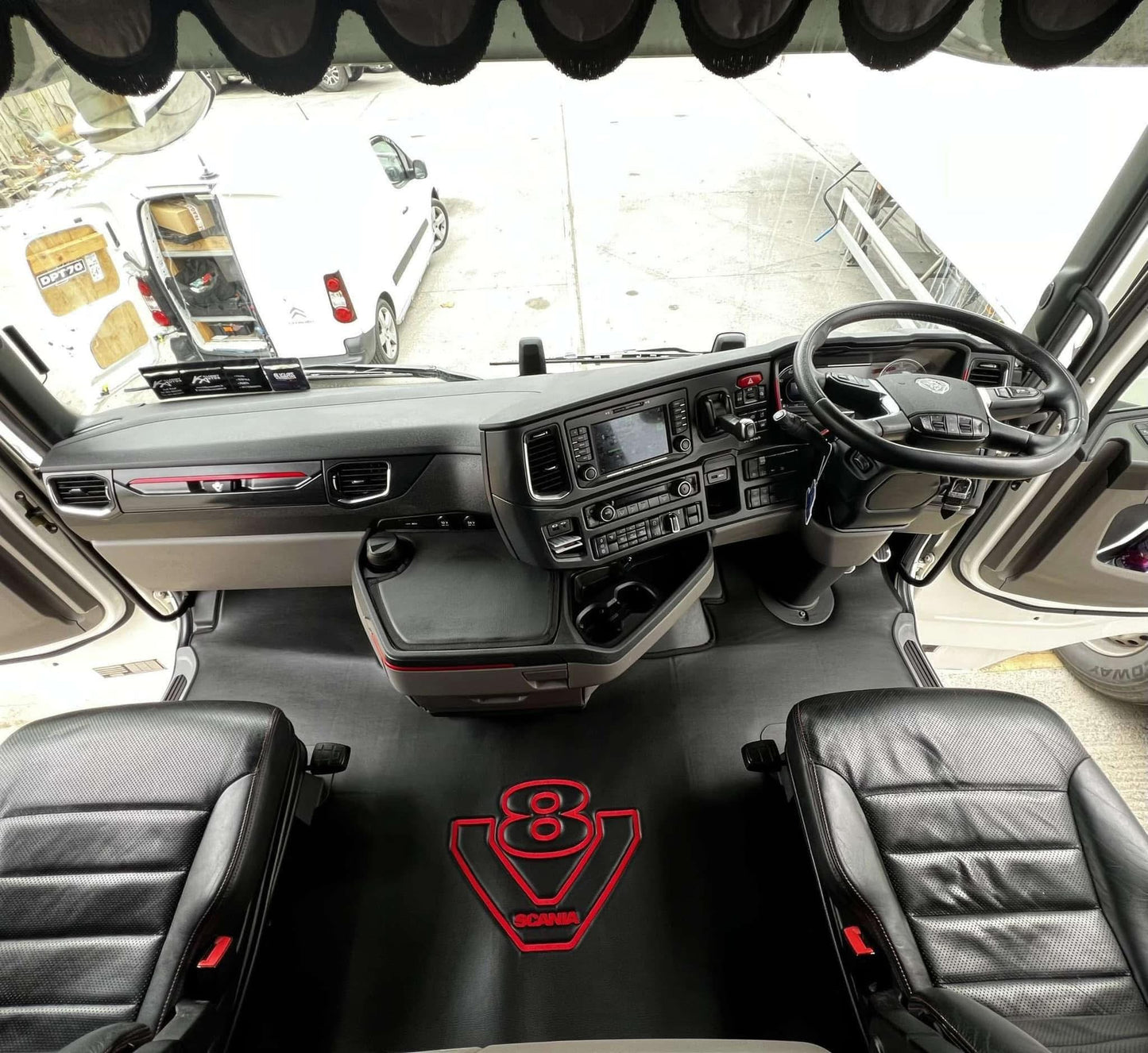 Red v8 mat S series RHD